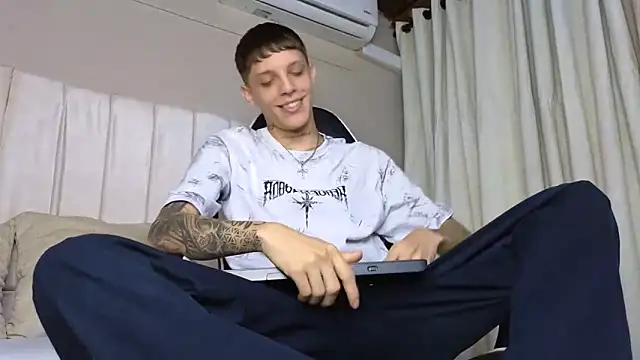 Snapshot of Adam_hard_ chatting on September 2025 08:20:02 PM Adam hard  online show from September 2025 08:20:02 PM