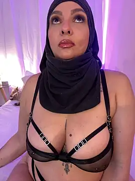 Aligoldbottom online show from March 2025 05:50:02 PM