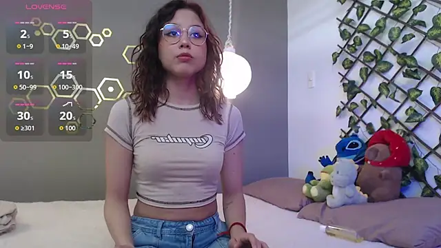 Nikoll kitten online show from October 2025 08:09:02 PM