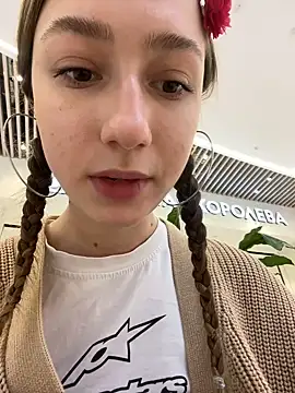 Lia  Love online show from December 2024 01:06:01 PM