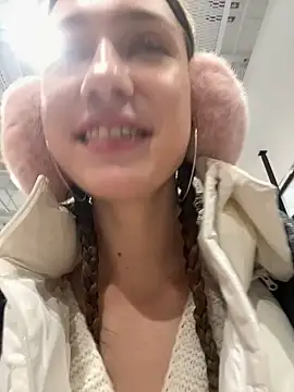 Lia  Love online show from December 2024 01:50:01 PM