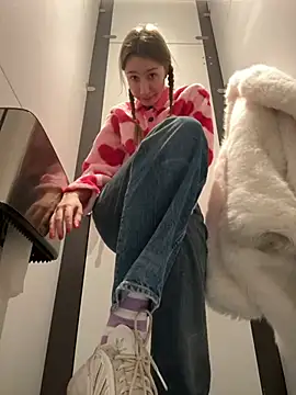 Lia  Love online show from January 2025 04:34:01 PM