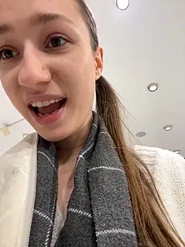 Lia  Love online show from February 2025 01:10:02 PM