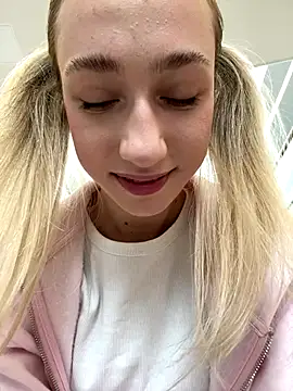 Lia  Love online show from September 2025 12:16:02 PM