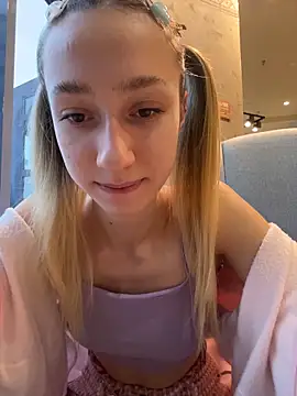 Lia  Love online show from November 2025 12:27:02 PM