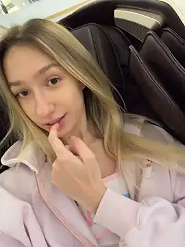 Lia  Love online show from January 2026 03:03:02 PM