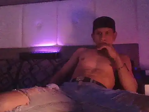 oiram27 online show from December 2025 08:50:02 PM