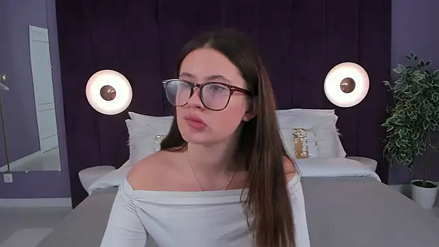 milaleoneli online show from February 2025 12:29:01 PM