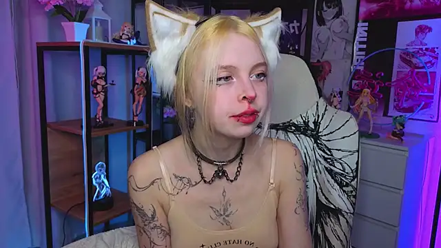 HildaEvatt online show from October 2025 04:07:01 AM
