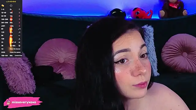 AveryWillow online show from March 2026 10:32:01 PM