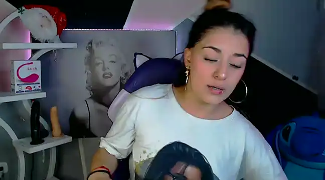 Snapshot of Samanta_james19 chatting on December 2024 03:47:02 PM Samanta james19 online show from December 2024 03:47:02 PM