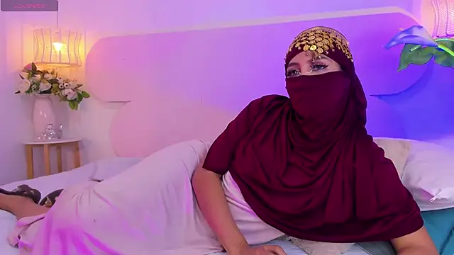 naomiii   online show from October 2025 11:49:01 PM