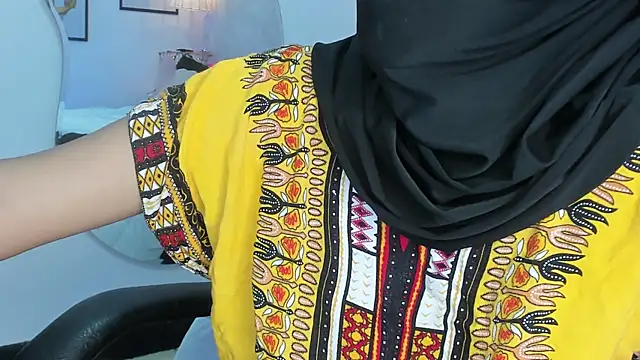 naomiii   online show from December 2025 01:40:02 PM