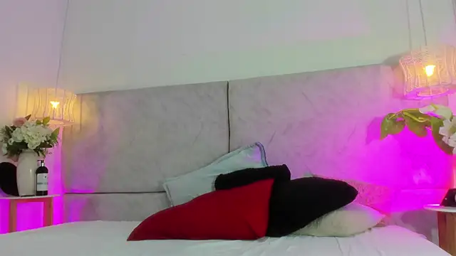 naomiii   online show from March 2026 11:38:01 AM