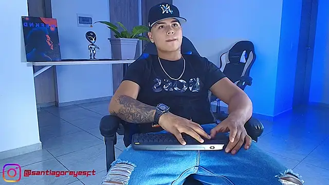 SantiagoReyesFtt online show from July 2026 05:46:02 AM