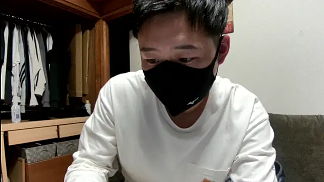 Snapshot of tuki_fu chatting on December 2024 08:00:02 AM tuki fu online show from December 2024 08:00:02 AM