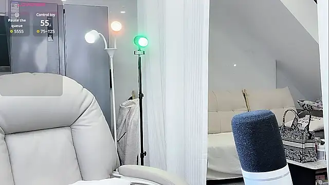 Snapshot of yoyo520- chatting on March 2025 06:00:01 PM yoyo520- online show from March 2025 06:00:01 PM