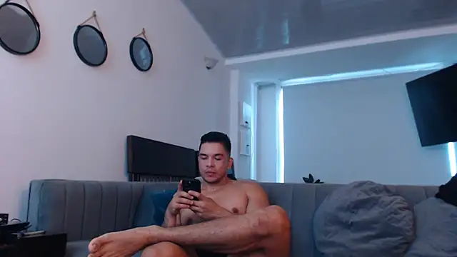 estebandelouis online show from March 2025 01:42:01 PM