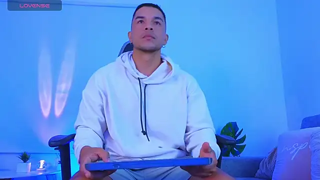 estebandelouis online show from April 2026 11:24:01 AM