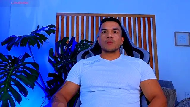 estebandelouis online show from May 2026 01:00:01 AM