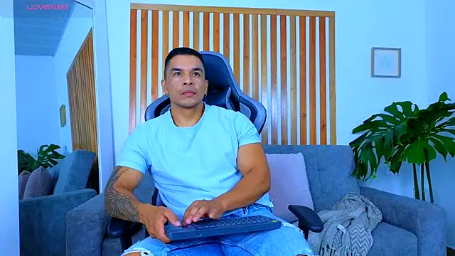 estebandelouis online show from May 2026 01:22:02 AM