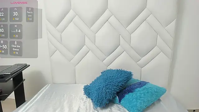 Analia18  online show from November 2025 01:11:01 PM