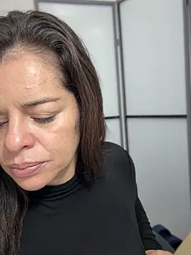 NATHALIA-28  online show from March 2026 01:15:01 PM