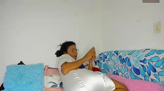 Snapshot of Nenita_Hot_ chatting on March 2025 12:43:01 AM Nenita Hot  online show from March 2025 12:43:01 AM