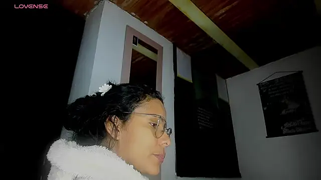 Snapshot of Nenita_Hot_ chatting on September 2025 01:44:01 AM Nenita Hot  online show from September 2025 01:44:01 AM