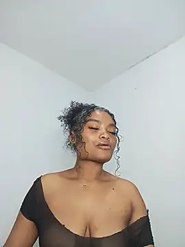 Snapshot of gianna_smith chatting on May 2026 10:33:02 AM gianna smith online show from May 2026 10:33:02 AM