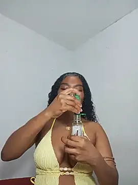 Snapshot of gianna_smith chatting on June 2026 01:32:02 AM gianna smith online show from June 2026 01:32:02 AM