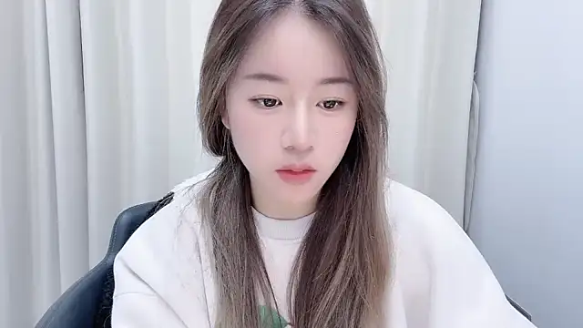 chloe-01 online show from December 2024 12:16:02 PM