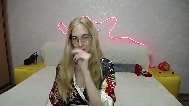 KlaryBrait online show from October 2025 06:04:01 AM