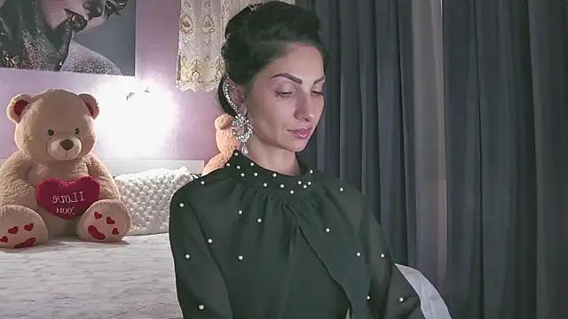 EvelynAisha online show from November 2025 07:24:01 PM