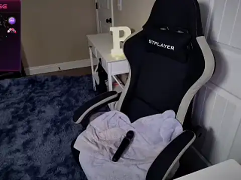 Brooklyn Bee online show from February 2025 03:23:01 AM