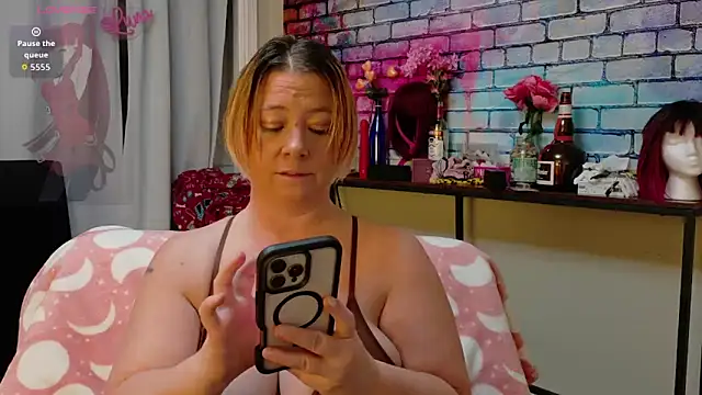 Luna1984 online show from February 2026 07:40:01 PM