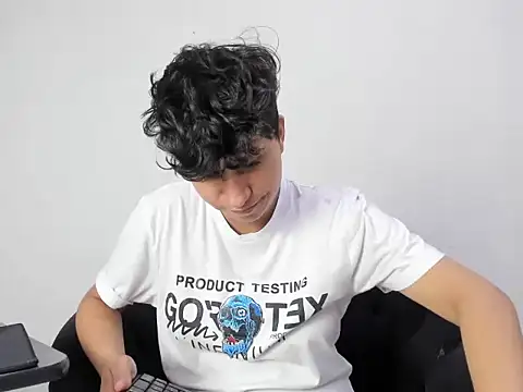 Im Milan Rs online show from October 2025 04:33:01 AM