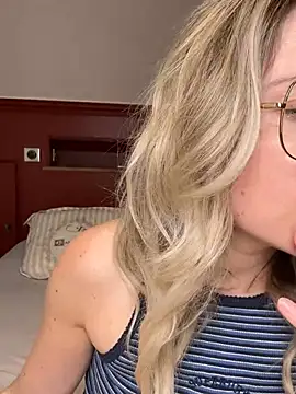 carlaaa online show from April 2026 08:15:01 PM