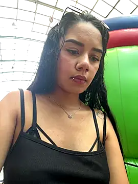  Luana online show from November 2025 07:02:02 PM