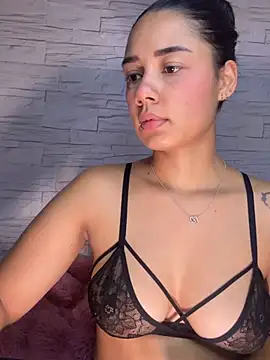 Snapshot of _Luana chatting on July 2026 02:40:01 AM Luana online show from July 2026 02:40:01 AM
