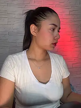 Snapshot of _Luana chatting on July 2026 12:41:02 AM Luana online show from July 2026 12:41:02 AM