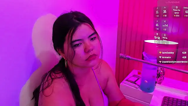 klhoe boobs online show from February 2026 03:46:02 AM