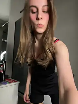 Snapshot of HellPeach chatting on February 2025 01:36:01 AM HellPeach online show from February 2025 01:36:01 AM