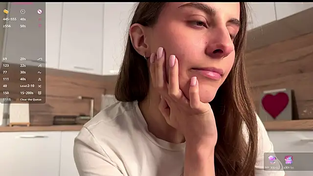 Snapshot of HellPeach chatting on October 2025 08:53:02 PM HellPeach online show from October 2025 08:53:02 PM