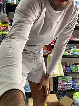 JuanZapata33 online show from December 2024 05:36:02 PM