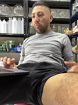 JuanZapata33 online show from January 2025 06:14:01 PM