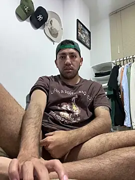 JuanZapata33 online show from January 2025 03:22:01 AM