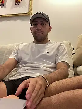 JuanZapata33 online show from February 2025 11:04:02 PM