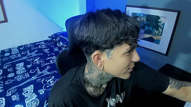 Travistanner 28 online show from November 2025 05:01:02 PM