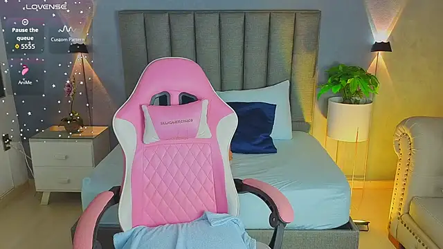 Snapshot of angelica_dymond chatting on October 2025 12:28:02 PM angelica dymond online show from October 2025 12:28:02 PM